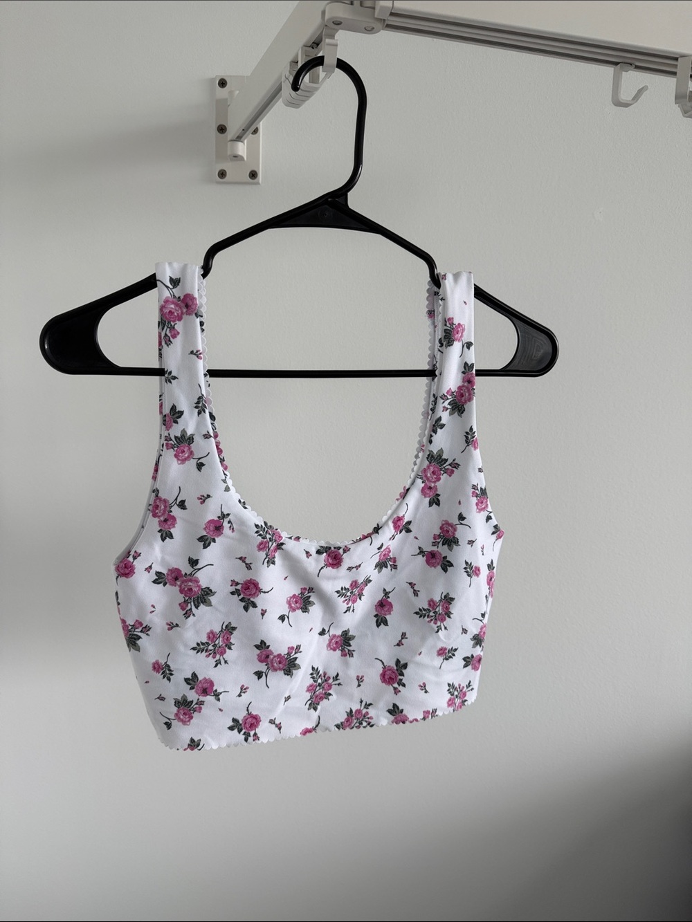 Spiritual Gangster Floral Scoop Neck Sports Bra - White with Pink Roses